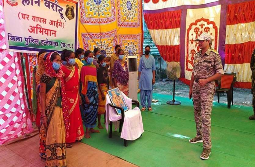 01_6.jpg 32 नक्सलियों सहित चार इनामी ने किया आत्मसमर्पण