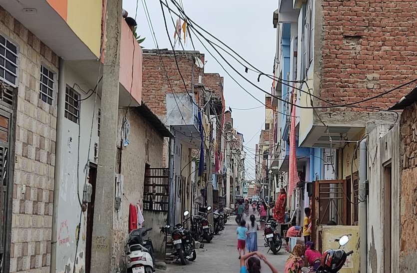 residents of ward 110, 113 disturbed by dirt, sewerage jam problems जाम सीवरेज, गंदगी से परेशान वार्ड 110, 113 के बाशिंदें