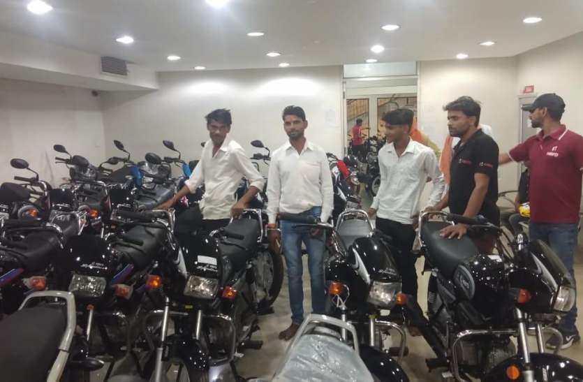 दशहरे पर चमका बाजार, छह करोड़ का कारोबार दशहरे पर चमका बाजार, छह करोड़ का कारोबार