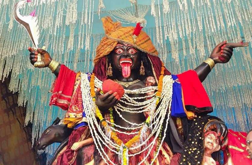 Worshiping Mahagauri on the eighth day of Shardiya Navratri शारदीय नवरात्र के आठवें दिन महागौरी की गई पूजा अर्चना