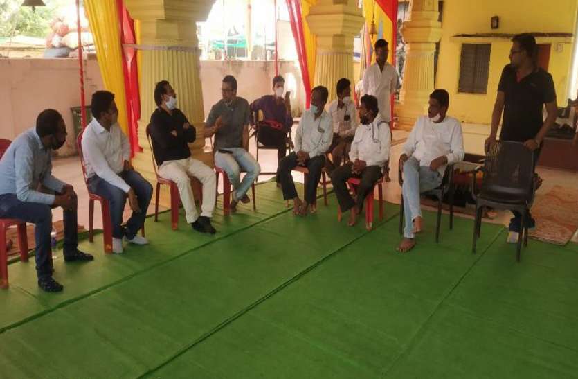 Railway: रेलवे अधिकारियों ने गुरैया मंडी में किसानों के साथ की चर्चा Railway: रेलवे अधिकारियों ने गुरैया मंडी में किसानों के साथ की चर्चा
