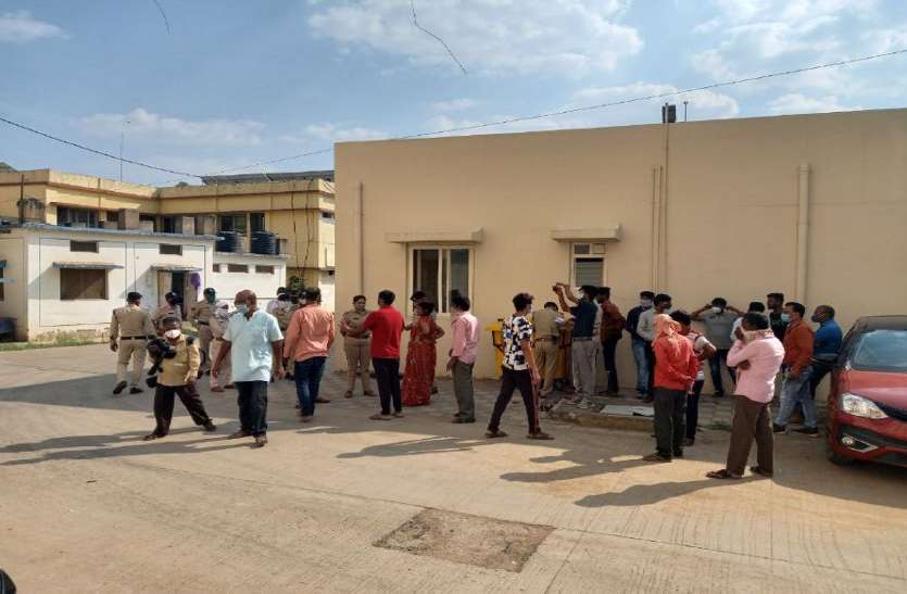 Accusation on police: घर आकर युवक कहता रहा पुलिस ने कर दिया भविष्य खराब, फिर उठाया यह कदम Accusation on police: घर आकर युवक कहता रहा पुलिस ने कर दिया भविष्य खराब, फिर उठाया यह कदम