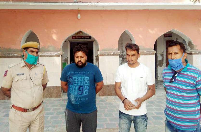 बजरी से भरा डम्पर व रैकी वाहन जब्त कर दो जनों को किया गिरफ्तार बजरी से भरा डम्पर व रैकी वाहन जब्त कर दो जनों को किया गिरफ्तार