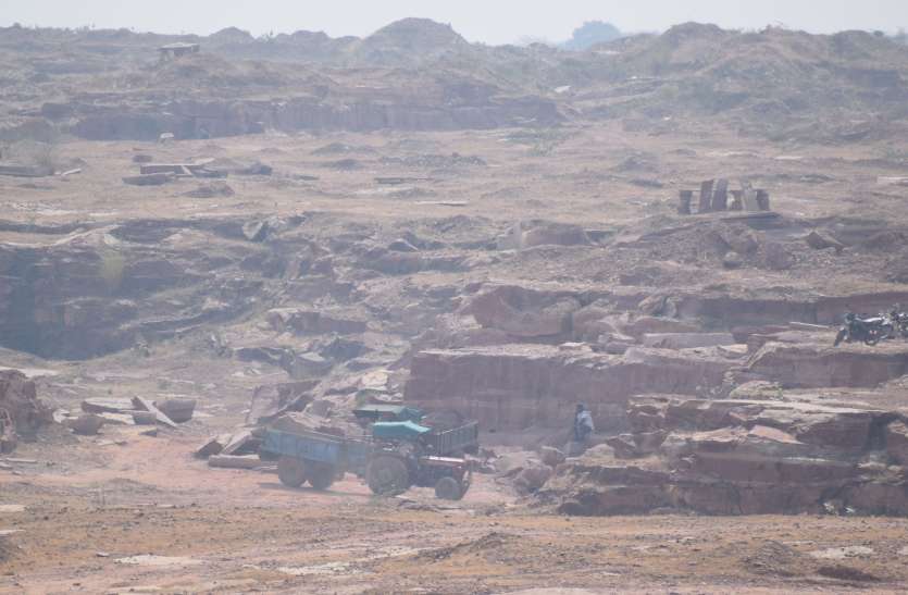 Illegal mining happening near the city, mining department became silent even after seeing शहर के पास हो रहा अवैध खनन, देखकर भी मूक दर्शक बना खनन विभाग