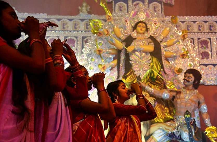 durgapooja.jpg कोरोना काल में त्योहार की खुशियों में डूबा देश, पीएम मोदी ने रामनवमी और राहुल ने दी दशहरे की बधाई