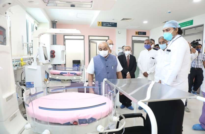 देश में पहली बार हृदय रोगियों के लिए टेली कार्डियोलॉजी सेवा शुरू करेगा गुजरात देश में पहली बार हृदय रोगियों के लिए टेली कार्डियोलॉजी सेवा शुरू करेगा गुजरात