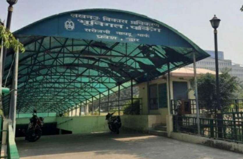 लखनऊ के वीआईपी पार्किंग से संचालित हो रहा था लग्जरी गाड़ियों का अवैध धंधा लखनऊ के वीआईपी पार्किंग से संचालित हो रहा था लग्जरी गाड़ियों का अवैध धंधा