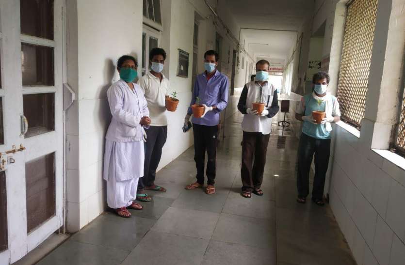 कोरोना संक्रमण पर बना संयोग...नौ मिले तो इतने ही स्वस्थ भी हुए, जानें स्थिति कोरोना संक्रमण पर बना संयोग...नौ मिले तो इतने ही स्वस्थ भी हुए, जानें स्थिति