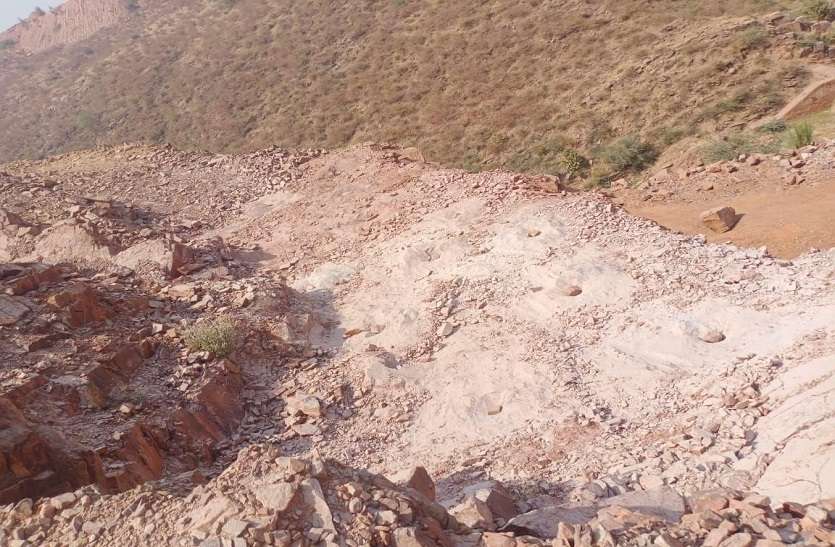 यहां खननमाफिया का ऐसा राज...पुलिस, खनिज विभाग व प्रशासनिक तंत्र से लेकर हर कोई रोकने में नाकाम यहां खननमाफिया का ऐसा राज...पुलिस, खनिज विभाग व प्रशासनिक तंत्र से लेकर हर कोई रोकने में नाकाम