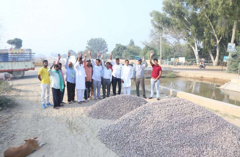 अधूरे निर्माण को पूरा करने को रखवाई निर्माण सामग्री, छठ घाट के निर्माण का कार्य शुरू होने की उम्मीद अधूरे निर्माण को पूरा करने को रखवाई निर्माण सामग्री, छठ घाट के निर्माण का कार्य शुरू होने की उम्मीद
