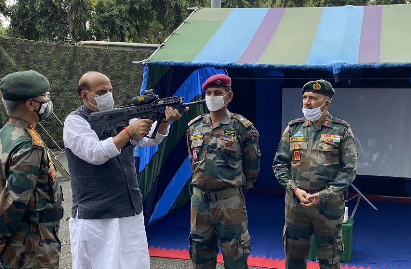दुश्मन हमारी एक इंच जमीन भी नहीं ले सकेगा: रक्षा मंत्री दुश्मन हमारी एक इंच जमीन भी नहीं ले सकेगा: रक्षा मंत्री