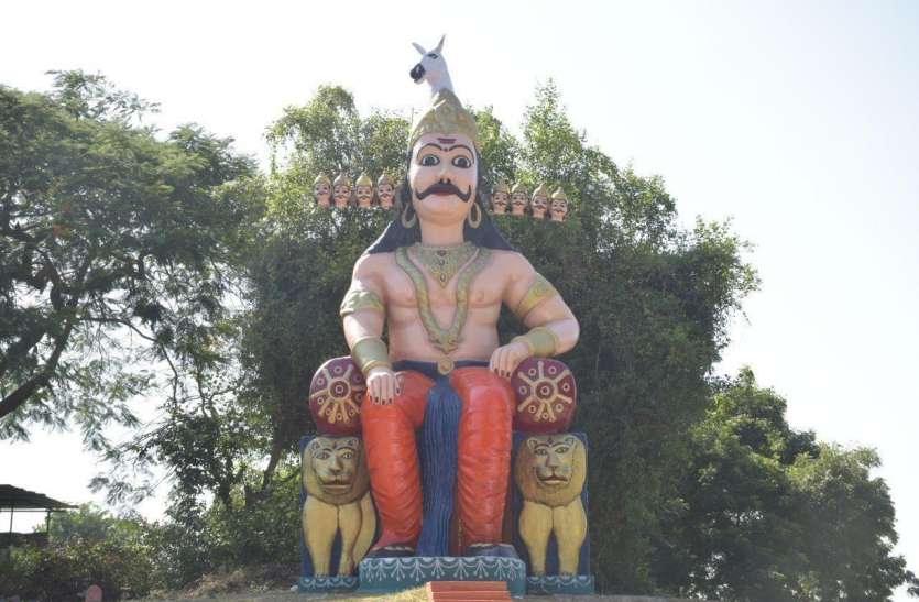 ravan_temple_in_mandsaur.jpg Dussehra 2021: रावण की वजह से अपना पेट पाल रहे छत्तीसगढ़ के इस गांव के लोग, इसके पीछे है ये कहानी