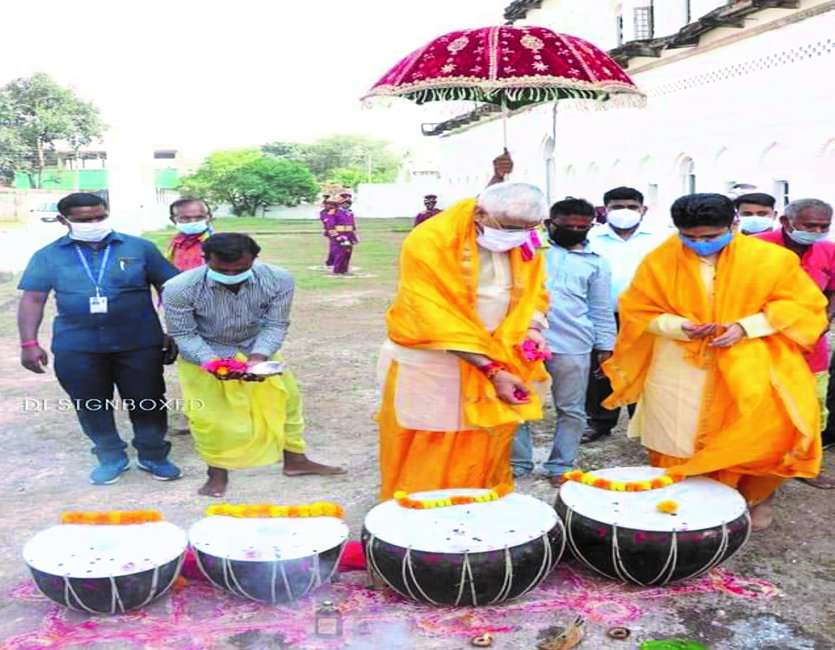 इस बार फीका रहा विजयदशमी पर्व, इतिहास में पहली बार सूना रहा पैलेस, राज परिवार के मुखिया टीएस ने किया शस्त्र पूजन