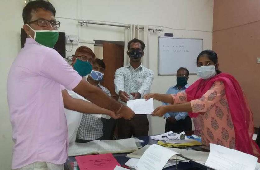बीएलओ को अन्य कार्य से मुक्त करने की मांग बीएलओ को अन्य कार्य से मुक्त करने की मांग