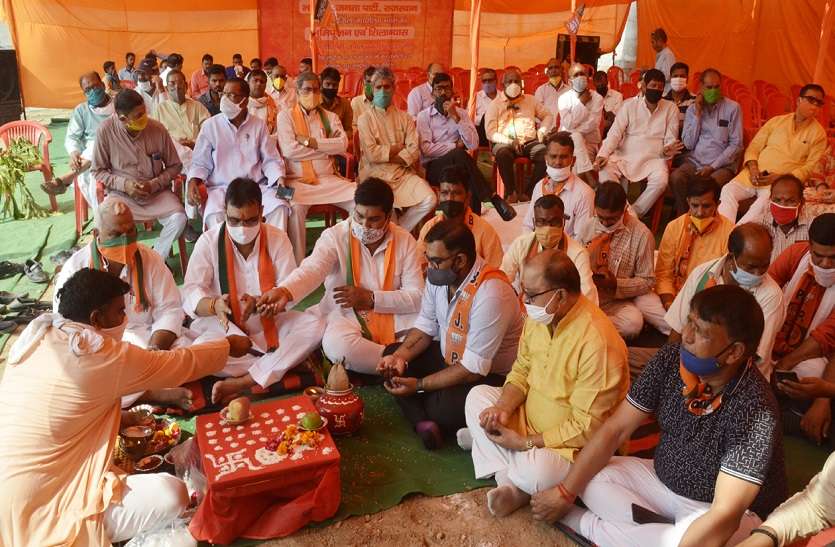 भाजपा कार्यालय करीब एक साल में दो बार शिलान्यास भाजपा कार्यालय करीब एक साल में दो बार शिलान्यास