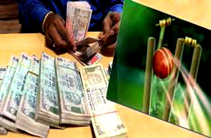 IPL सट्टा: चिरमिरी से आकर दुर्ग के होटल में दांव लगाते तीन युवक गिरफ्तार, प्रदेश के कोने-कोने में फैला है ऑनलाइन कारोबार IPL सट्टा: चिरमिरी से आकर दुर्ग के होटल में दांव लगाते तीन युवक गिरफ्तार, प्रदेश के कोने-कोने में फैला है ऑनलाइन कारोबार
