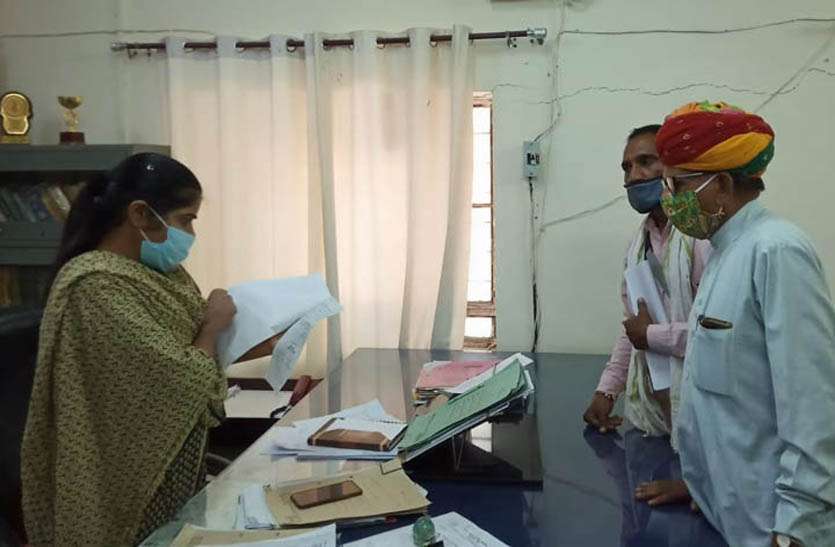 फसल खराबे की रिपोर्ट बताए जाने की मांग के लिए सौंपा ज्ञापन फसल खराबे की रिपोर्ट बताए जाने की मांग के लिए सौंपा ज्ञापन