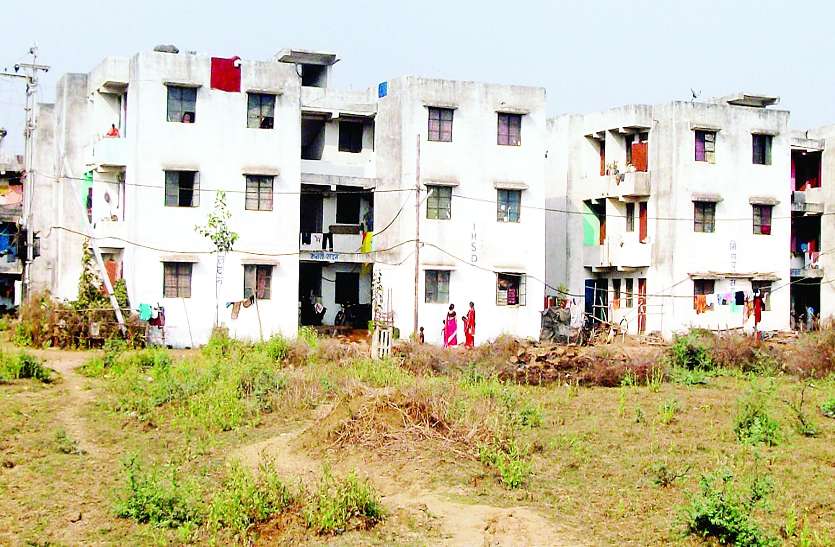 आईएचएसडीपी के 300 से अधिक मकानों में कब्जा, सिर्फ नोटिस का खेल खेल रहे अधिकारी आईएचएसडीपी के 300 से अधिक मकानों में कब्जा, सिर्फ नोटिस का खेल खेल रहे अधिकारी