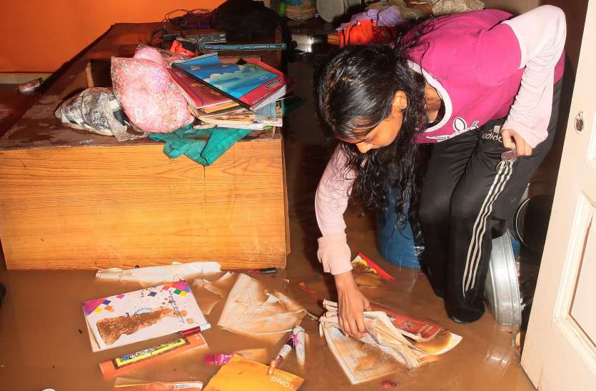 rain बरसात पीडि़त परिवारों को मिला 25,000 रुपए मुआवजा