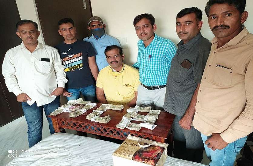 jaipur 10 लाख रुपए की रिश्वत लेते हुए एसएचओ का रीडर गिरफ्तार, एसएचओ फरार