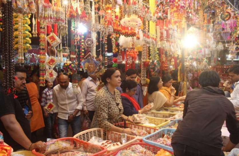 4-5 पहले नहीं बल्कि भीड़ से बचने दिवाली की खरीदारी नवरात्री के बाद से शुरू 4-5 पहले नहीं बल्कि भीड़ से बचने दिवाली की खरीदारी नवरात्री के बाद से शुरू