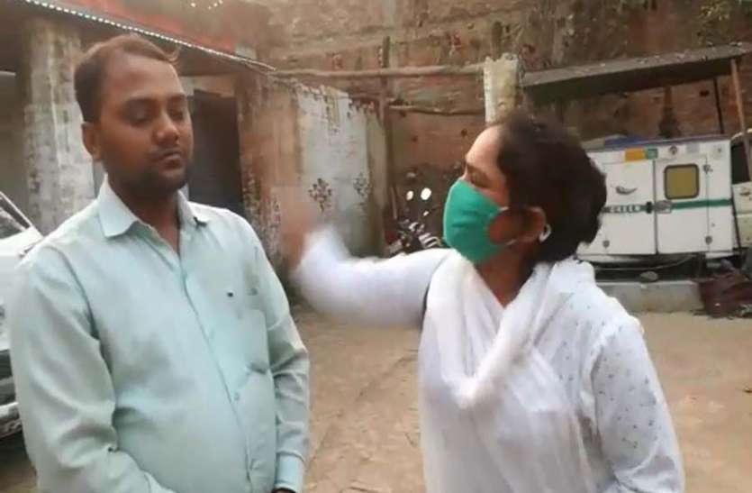 azamgarh craim फेसबुक पर किया अभद्र टिप्पणी तो महिला ने थानेदार के सामने युवक का जड़ा थप्पड़