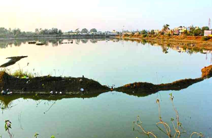 ठगड़ा बांध के सौंदर्यीकरण में रोड़ा, 100 कब्जाधारियों ने पीएम आवास के ऑफर को ठुकराया, अब चलेगा बेदखली अभियान ठगड़ा बांध के सौंदर्यीकरण में रोड़ा, 100 कब्जाधारियों ने पीएम आवास के ऑफर को ठुकराया, अब चलेगा बेदखली अभियान