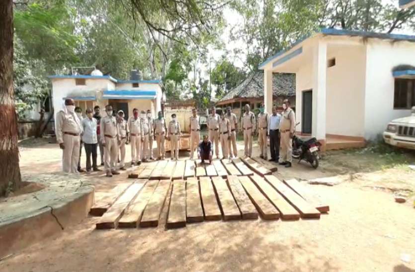 दो दिन में डेढ़ लाख की 110 नग अवैध चिरान जब्त, पिकअप समेत लकड़ी तस्करी में शामिल एक गिरफ्तार दो दिन में डेढ़ लाख की 110 नग अवैध चिरान जब्त, पिकअप समेत लकड़ी तस्करी में शामिल एक गिरफ्तार