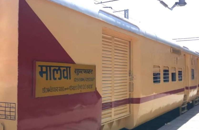 Damage to railways due to agitation in Punjab against agri bill पंजाब में कृषि बिल के विरोध में चल रहे आंदोलन से रेलवे का हो रहा नुकसान