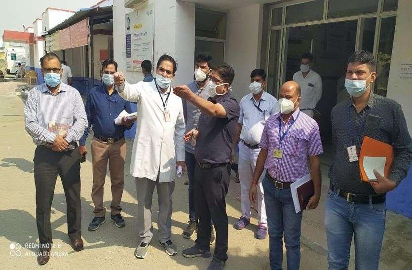 District in-charge inspected medical institutions in bhilwara जिला प्रभारी ने किया चिकित्सा संस्थानों का निरीक्षण