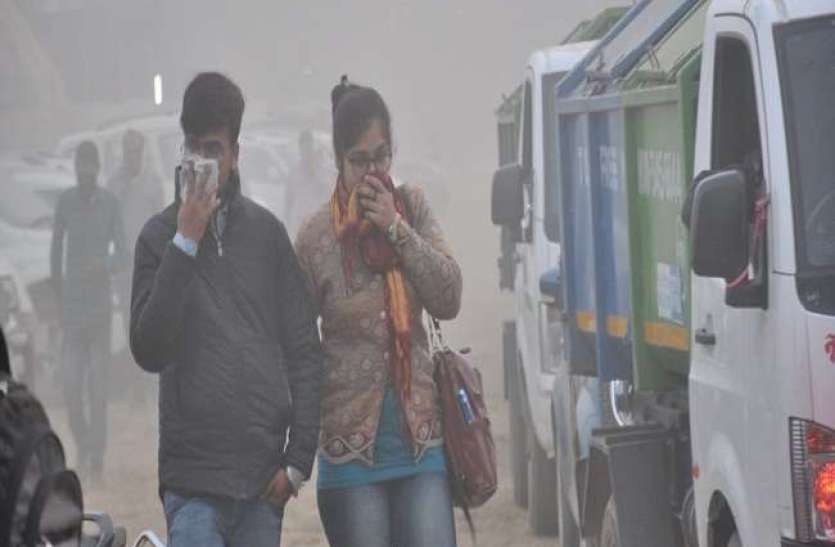 air Pollution in delhi Air Pollution: दिल्ली में लगातार बिगड़ रही आबो हवा, कई इलाकों में 300 के पार पहुंचा AQI