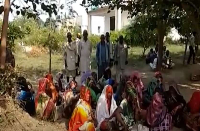 हाईस्कूल की छात्रा ने अज्ञात कारणों के फांसी लगाकर की आत्महत्या, परिजनों में मचा कोहराम हाईस्कूल की छात्रा ने अज्ञात कारणों के चलते फांसी लगाकर की आत्महत्या, परिजनों में मचा कोहराम