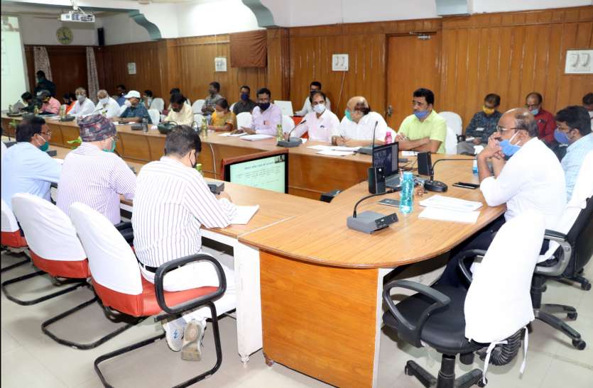 स्कूलों और आंगनबाड़ी केन्द्रों में विद्युतीकरण के लिए सीईओ करें भुगतान स्कूलों और आंगनबाड़ी केन्द्रों में विद्युतीकरण के लिए सीईओ करें भुगतान