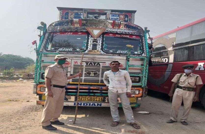 Mineral department's action on illegal mining, gravel with stone and vehicles seized अवैध खनन को लेकर खनिज विभाग की कार्रवाई,पत्थर और वाहनों के साथ बजरी को किया जब्त