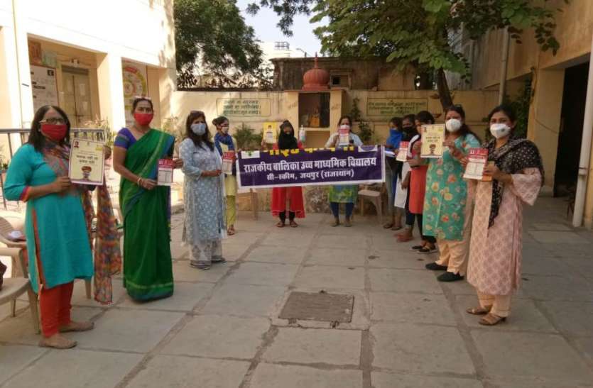 corona-awareness-message-by-playing-street-plays सार्वजनिक स्थलों पर नुक्कड़ नाटक एवं ढोल बजाकर दिया कोरोना जागरूकता का संदेश