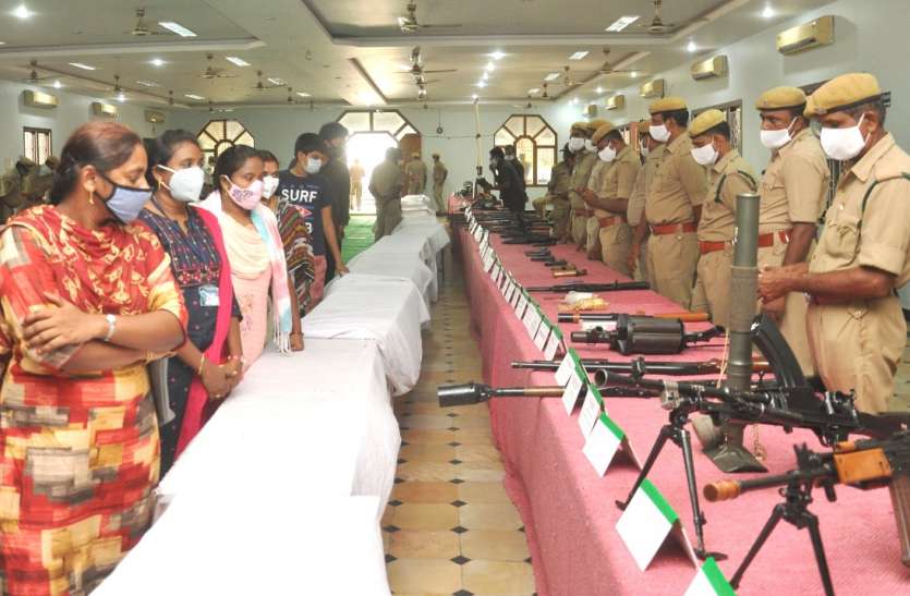 शहीद स्मरण दिवस पर लगाई गई ओपन हाउस प्रदर्शनी शहीद स्मरण दिवस पर लगाई गई ओपन हाउस प्रदर्शनी