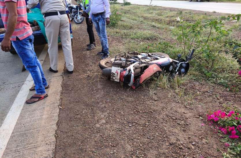accident.jpg road accident video: रफ्तार का कहर, कार ने तीन लडक़ों को मौत के घाट उतारा