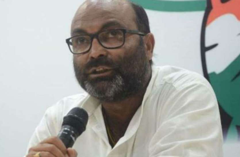 जबरन रिटायरमेंट और बेरोजगारी के मुद्दे पर कांग्रेस ने घेरा, कहा- फेल है योगी सरकार जबरन रिटायरमेंट और बेरोजगारी के मुद्दे पर कांग्रेस ने घेरा, कहा- फेल है योगी सरकार