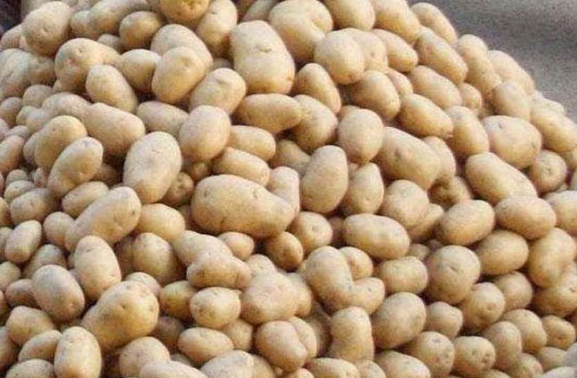 azamgarh news प्याज के बाद आलू के दाम में तेजी, 15 दिन में 25 रुपये बढ़ गई कीमतें