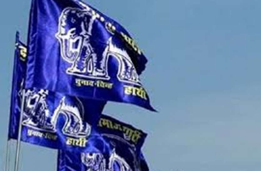 बसपा के बागी विधायकों ने मायावती पर लगाये गंभीर आरोप, कहा- करेंगे कानूनी कार्रवाई बसपा के बागी विधायकों ने लगाये गंभीर आरोप, कहा- प्रस्तावक के तौर पर फर्जी दस्तखत जमा किए गए