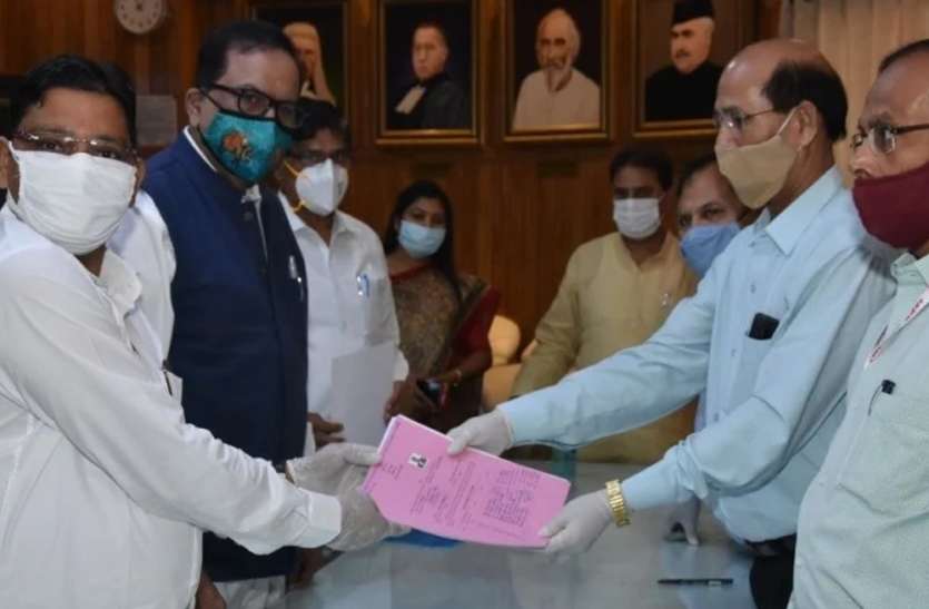 बसपा में बगावत : राज्यसभा प्रत्याशी के 5 प्रस्तावकों ने नाम वापस लिया बसपा में बगावत : राज्यसभा प्रत्याशी के 5 प्रस्तावकों ने नाम वापस लिया
