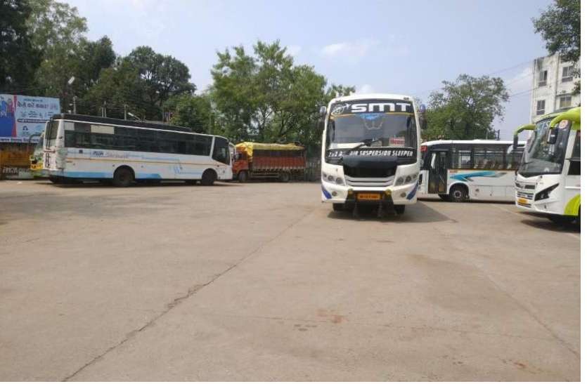 सात महने से नहीं हिले बसों के पहिए 22 मार्च से जहां के तहां खड़ी हैं बसें, तंगहाली में आपरेटर्स