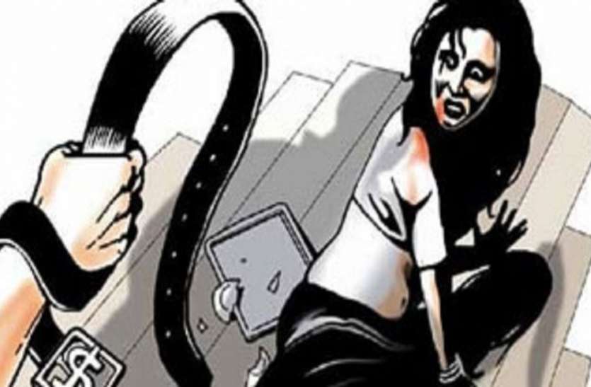नवविवाहिता को दहेज न लाने परेशान किया तो लगा ली फांसी पति, सास व नाना ससुर गिरफ्तार नवविवाहिता को दहेज न लाने परेशान किया तो लगा ली फांसी पति, सास व नाना ससुर गिरफ्तार