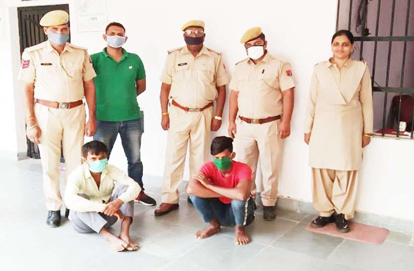 लग्जरी कार से अवैध डोडा पोस्त बरामद कर दो युवकों को किया गिरफ्तार लग्जरी कार से अवैध डोडा पोस्त बरामद कर दो युवकों को किया गिरफ्तार