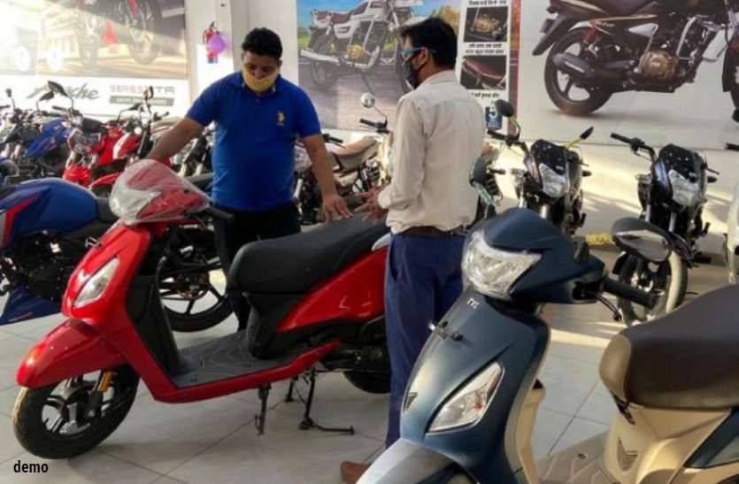 ऑटोमोबाइल ने पिछली नवरात्रि का रिकॉर्ड तोडा, शहरों के साथ गांवों में हुई बड़ी खरीदारी ऑटोमोबाइल ने पिछली नवरात्रि का रिकॉर्ड तोडा, शहरों के साथ गांवों में हुई बड़ी खरीदारी