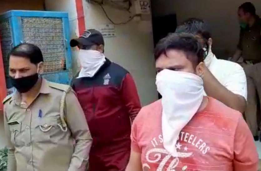 ghaziabad.jpg युवती से देह व्यापार कराने के आरोप में दो महिला समेत चार गिरफ्तार, देखें वीडियो