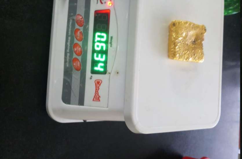 33 lakh gold caught from Mangalore International Airport by custom मंगलौर अंतर्राष्ट्रीय हवाई अड्डे से कस्टम से पकड़ा 33 लाख का सोना, दुबई से आया था पैसेंजर