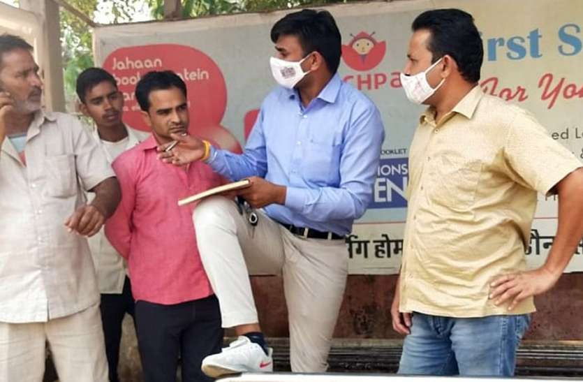 मास्क नहीं पहनने पर 29 जनों के काटे चालान, 3300 रुपए जुर्माना वसूला मास्क नहीं पहनने पर 29 जनों के काटे चालान, 3300 रुपए जुर्माना वसूला