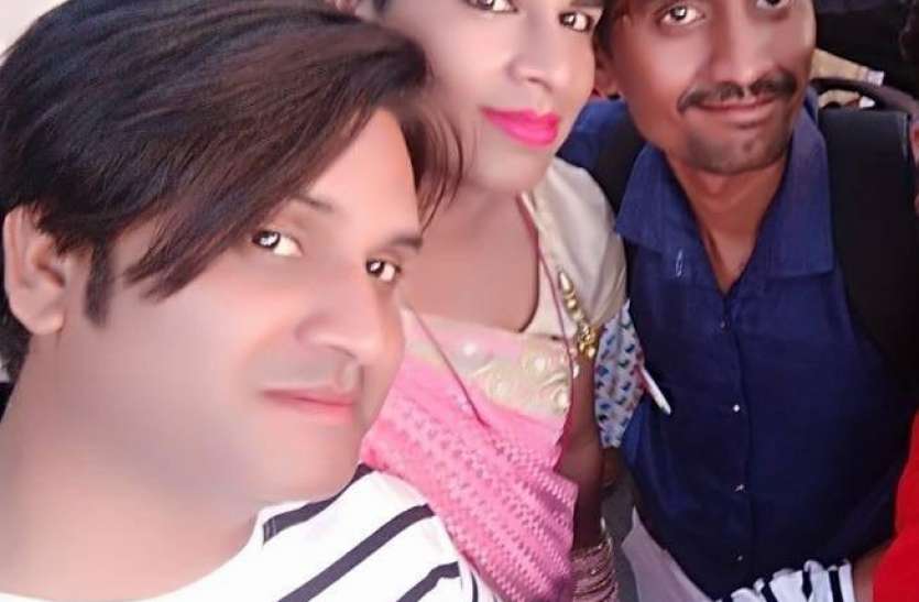 hiv_01.jpg लेस्बियन, गे और ट्रांसजेंडर्स के लिए इस युवक ने समर्पित कर दिया पूरा जीवन