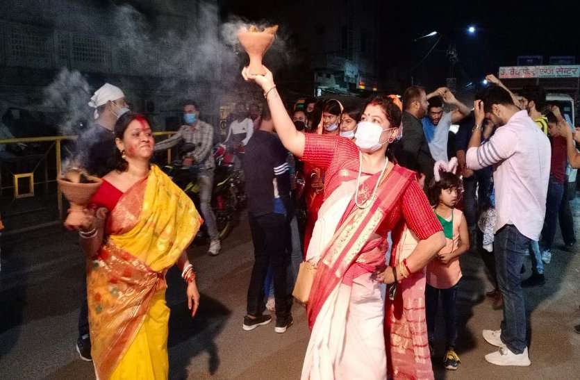 अंबे मैया भूल न जाना, अगले साल फिर से आना... अंबे मैया भूल न जाना, अगले साल फिर से आना...